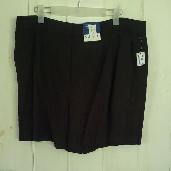 Extra High-Waisted Linen-Blend Taylor Trouser Shorts - Picture 3 of 11